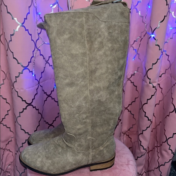 Elegant Over the Knee Tan Boots - Picture 1 of 7